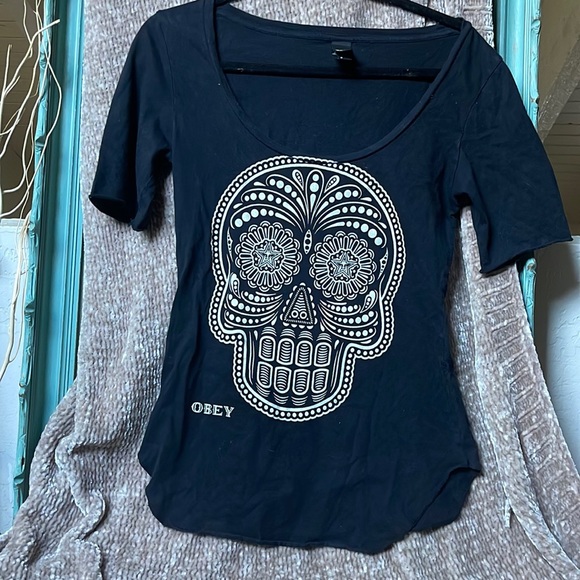Obey Tops - Obey | Skull Scoop Tee